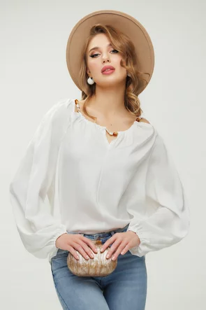 Bluza dama alba eleganta satinata cu decupaje sofisticate si aplicatii de margele