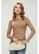 Bluza dama bej din bumbac elastic premium cu decolteu barcuta
