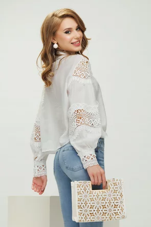 Bluza dama eleganta alba cu aplicatii de dantela 