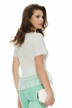 Bluza dama eleganta alba din vascoza premium cu peplum din dantela