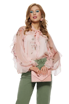 Bluza dama eleganta din voal matasos roz imprimeu floral cu volanase romantice