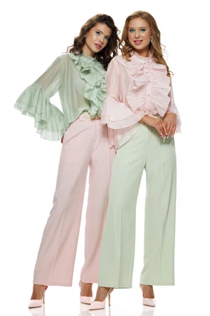 Bluza dama eleganta roz din matase de tencel cu jabou si volane