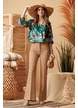 Bluza dama elganta din saten fin imprimeu bohemian verde cu decolteu petrecut si elastic in talie