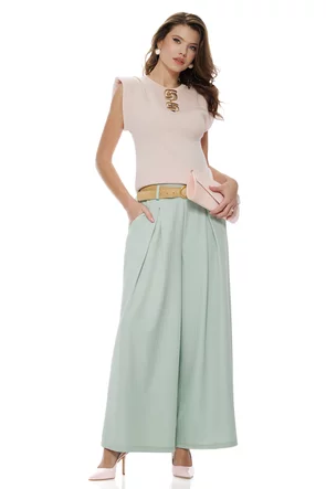 Bluza dama roz din vascoza premium cu umeri buretati si accesorii aurii spectaculoase