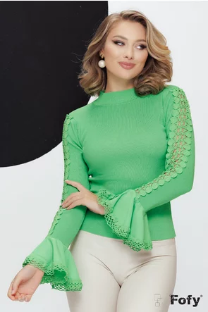 Bluza dama verde din tricot premium cu aplicatie de dantela premium pe maneci si volane conturate