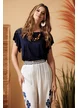 Bluza de vara bleumarin din lyocel organic cu volane si colier boho de lemn