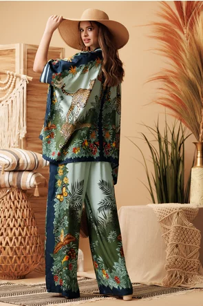 Compleu dama premium din matase naturala si vascoza satinata pantalon si camasa imprimeu jungle verde
