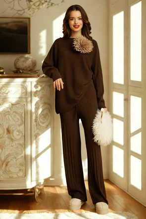 Compleu dama premium maro cu pantalon larg si pulover maneca fluture
