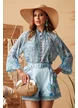 Compleu spectaculos pantalon scurt si bluza diafana cu nasturi bijuterie si imprimeu bohemian albastru