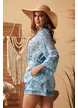 Compleu spectaculos pantalon scurt si bluza diafana cu nasturi bijuterie si imprimeu bohemian albastru