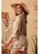 Compleu spectaculos pantalon scurt si bluza diafana cu nasturi bijuterie si imprimeu bohemian bej