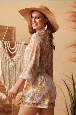 Compleu spectaculos pantalon scurt si bluza diafana cu nasturi bijuterie si imprimeu bohemian bej