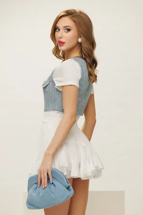 Crop top dama din tweed bleu accesorizat cu detalii metalice si perle