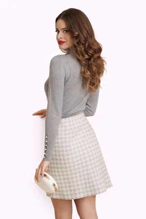 Fusta mini eleganta evazata crem cu fir de lurex argintiu  si nasturi metalici