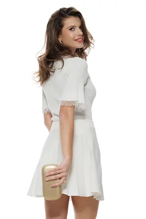 Fusta mini plisata din tricot premium alb cu nasturi metalici decorativi