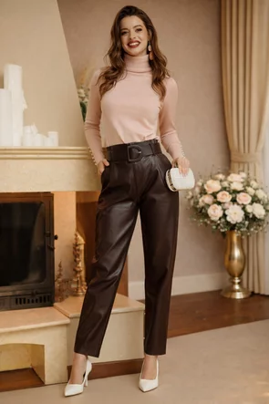 Helanca dama roz eleganta cu mansete late cu decupaje si aplicatii de perle