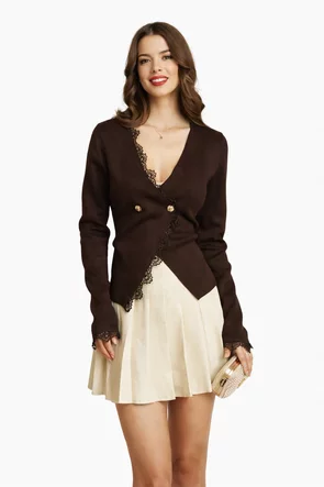 Jacheta dama eleganta din tricot premium maro cu decolteu petrecut si conturat cu broderie cu paiete