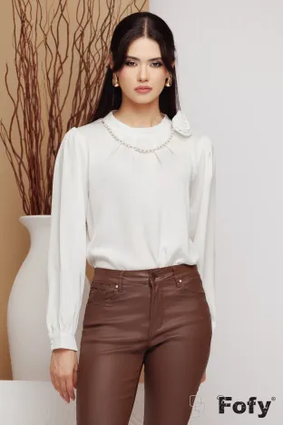 Bluza dama eleganta alba din voal premium cu pliuri colier de perle si floare detasabila