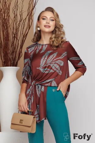 Bluza dama eleganta Fofy si satin premium maro cu fronseuri asimetrice si imprimeu frunze stilizate