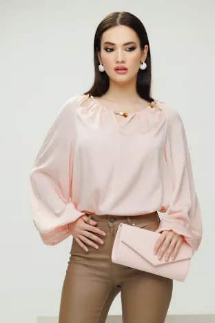 Bluza dama eleganta roz satinata cu decupaje sofisticate si aplicatii de margele