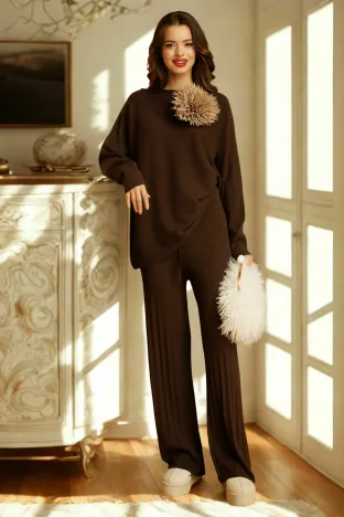 Compleu dama premium maro cu pantalon larg si pulover maneca fluture