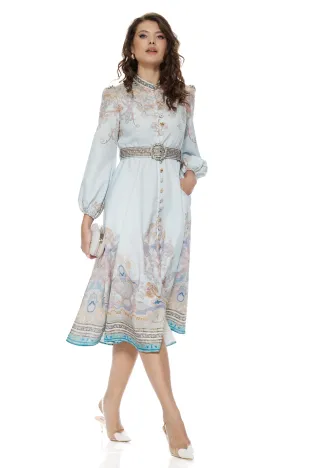 Rochie eleganta lunga baby blue cu imprimeu floral cu influente baroc si nasturi bijuterie