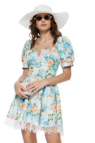 Rochie mini de vara  decoltata cu bust buretat imprimeu floral si aplicatii de dantela