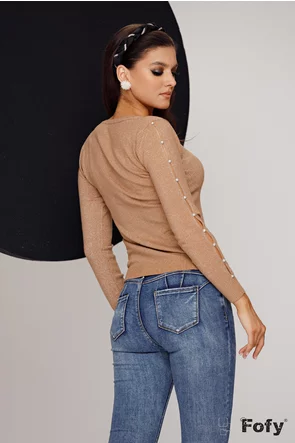 Pulover dama elegant camel cu fir de lurex si maneca despicata cu nasturi argintii