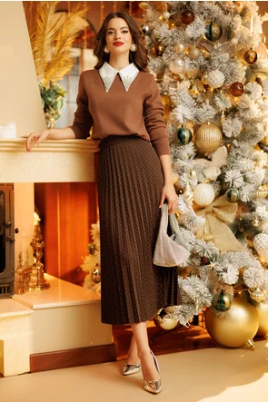 Pulover dama elegant maro premium cu guler maxi alb si cristale