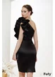 Rochie de ocazie Fofy neagra elegantă din tafta cu volane maxi pe un umar