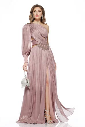 Rochie de ocazie lunga de LUX spectaculoasa pe un umar din voal satinat dusty rose cu aplicatie premium din cristale argintii