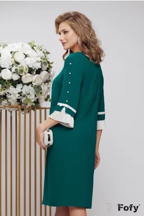 Rochie eleganta de ocazie verde din tripluvoal premium aplicatii plisate perle si colier