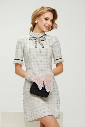 Rochie eleganta Fofy din tweed alb premium cu fundita spectaculoasa din cristale