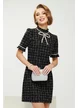 Rochie eleganta Fofy din tweed negru premium cu fundita spectaculoasa din cristale