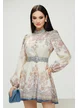 Rochie eleganta imprimeu floral bohemian crem cu nasturi bijuterie diferiti si curea