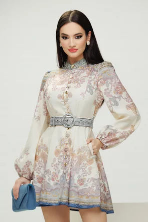 Rochie eleganta imprimeu floral bohemian crem cu nasturi bijuterie diferiti si curea