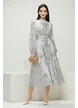 Rochie eleganta midi imprimeu floral bohemian crem cu nasturi bijuterie diferiti si curea