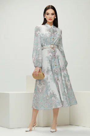 Rochie eleganta midi imprimeu floral bohemian crem cu nasturi bijuterie diferiti si curea
