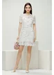 Rochie eleganta premium din dantela alba cu buzunare aplicate nasturi metalici si volan