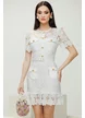 Rochie eleganta premium din dantela alba cu buzunare aplicate nasturi metalici si volan