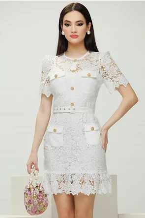 Rochie eleganta premium din dantela alba cu buzunare aplicate nasturi metalici si volan