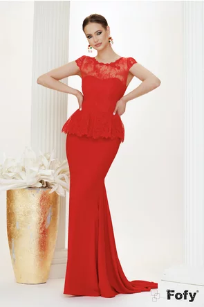 Rochie lungă rosie de ocazie  cu fusta asimetrica si bust cu peplum din dantela fina