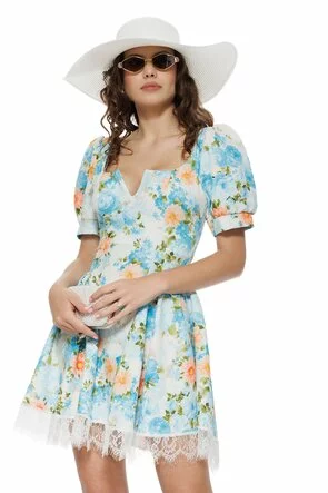 Rochie mini de vara  decoltata cu bust buretat imprimeu floral si aplicatii de dantela