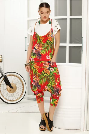 Salopetă cu bretele de vara imprimata cu flori multicolore si frunze