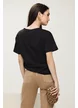 Tricou dama premium negru din bumbac cu imprimeu de blugi stilizati si fundita decorativa