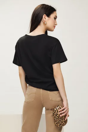 Tricou dama premium negru din bumbac cu imprimeu de blugi stilizati si fundita decorativa