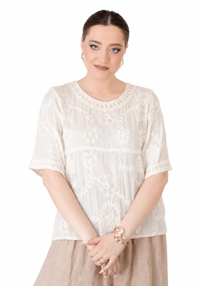 Bluza alba din bumbac decorata cu broderie ton in ton