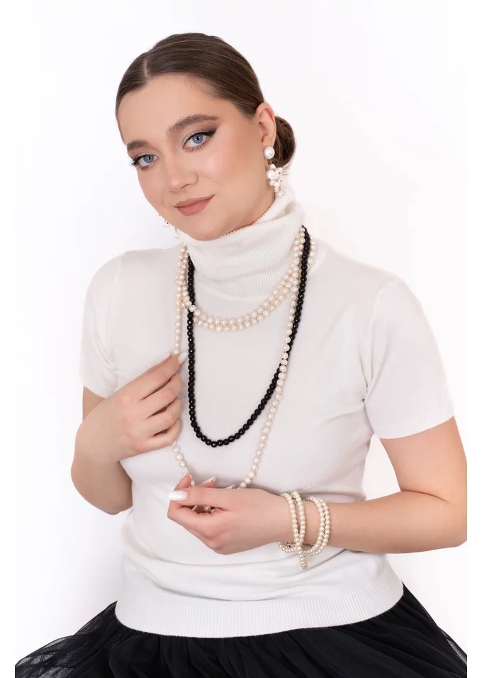 Bluza alba tricotata cu maneca scurta si gat inalt