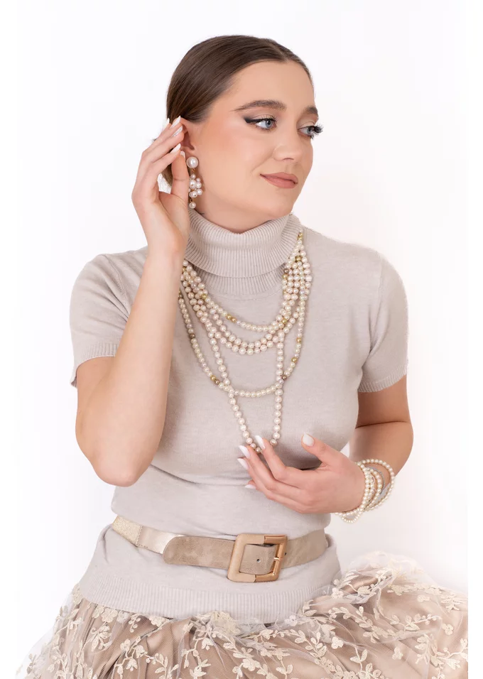Bluza bej tricotata cu maneca scurta si gat inalt
