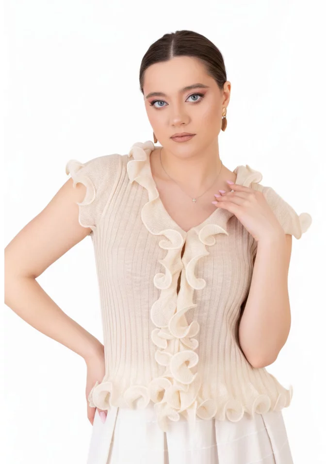 Bluza cream cu volane decorative